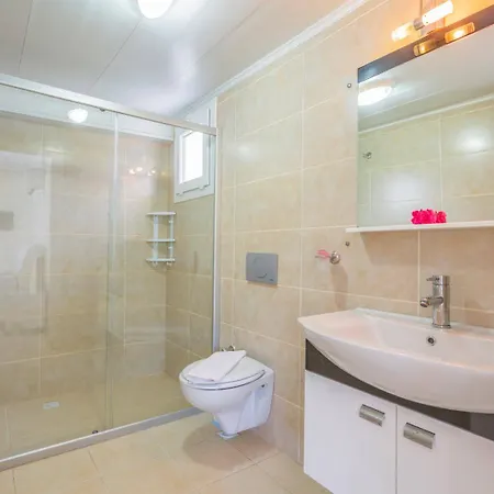 Crown 2 Villa Cedit