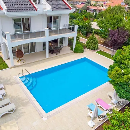 Villa Crown 2