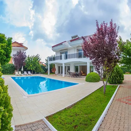 Crown 2 Villa