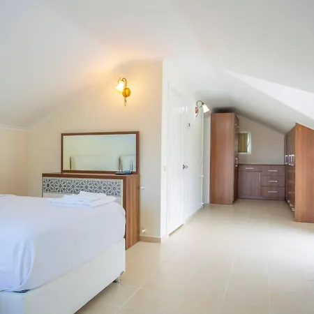 Crown 2 Villa