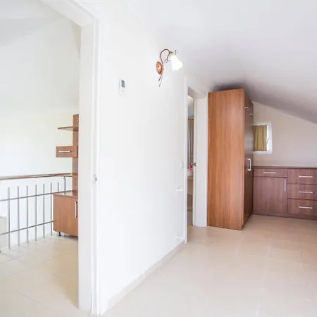 Crown 2 Villa Cedit